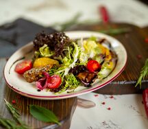 Салат с куриной печенью