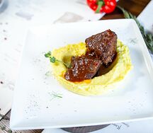 Телячьи щёчки с пюре