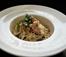 Паста с курицей и грибами
