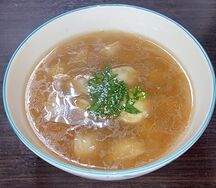 Пельмени в бульоне