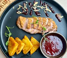 Утиная грудка с ананасами