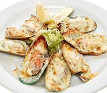 Мидии Киви с сыром и чесноком