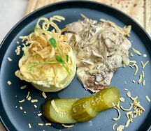 Куриная печень в сливочном соусе с пюре