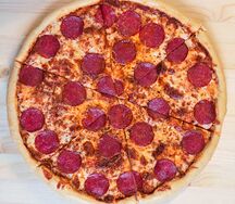 Пицца с салями 40 см