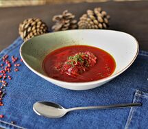 Борщ с грузинской булочкой и салом