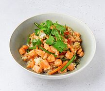 Wok с лососем