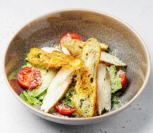 Салат Цезарь с курицей
