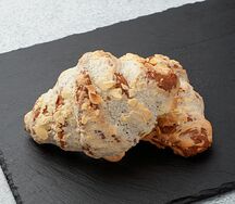 Круассан с миндалем