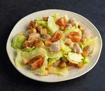 Салат Цезарь с курицей