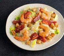 Салат Цезарь с креветками