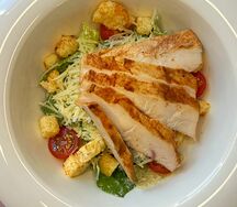 Салат Цезарь с цыплёнком