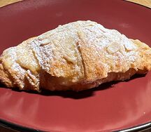 Миндальный круассан