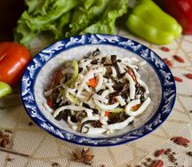 Салат с кальмаром