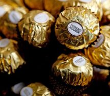 Одна конфета Ferrero rocher 