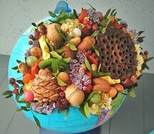 Школьная композиция Цветная планета