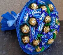 Сладкий букет с Ferrero Rocher и Milky way