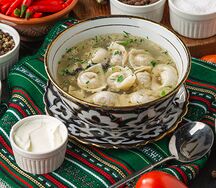 Пельмени с бульоном