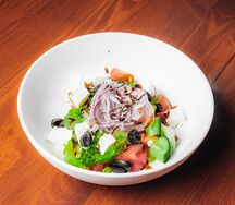 Салат Греческий с козьим сыром