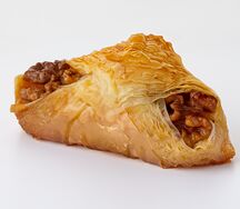 Сливочный рулет с грецкими орехами
