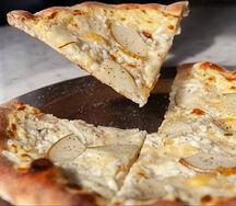 Лепешка с дор-блю и грушей