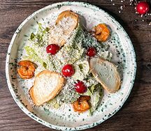 Цезарь с тигровыми креветками