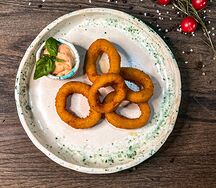 Кольца кальмаров с соусом тартар