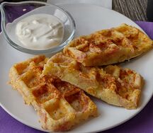 Бельгийская вафля с ветчиной и сыром