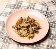 Жаренное мясо с шампиньонами