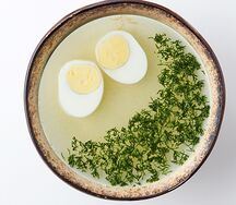 Куриный суп с копченым яйцом