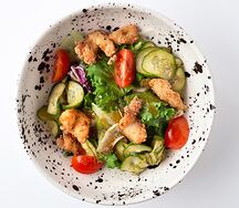 Салат с курицей и битыми огурцами