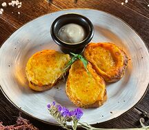 Белые гренки с сыром и чесноком
