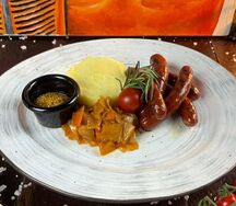 Колбаски говяжьи с картофельным пюре