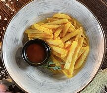 Картофель фри с кетчупом