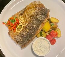 Ребра карпа с картофелем бэйби