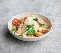 Салат Цезарь с курицей