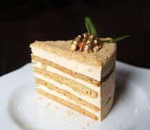 Медовик с варёной сгущёнкой