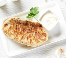 Самса Кок с зеленью и сыром