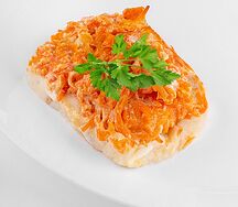 Минтай запеченный с овощами