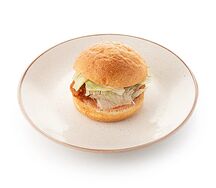 Гамбургер с куриным шницелем