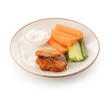 Шницель с овощными палочками