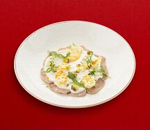 Язык говяжий под сливочным хреном