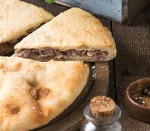 Осетинский пирог с курицей и грибами