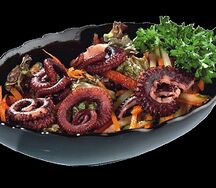 Салат с осьминогом