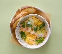 Скрэмбл с креветками