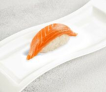 Суши с лососем