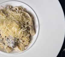 Паста с курицей и грибами