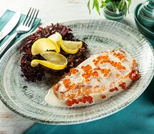 Семга с икорным соусом