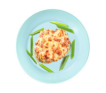 Курица запеченная с помидором и ветчиной