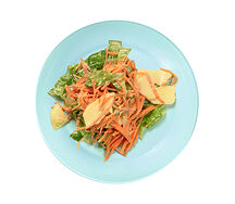 Салат овощной с имбирной заправкой