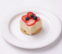 Ванильный наполеон с ягодами